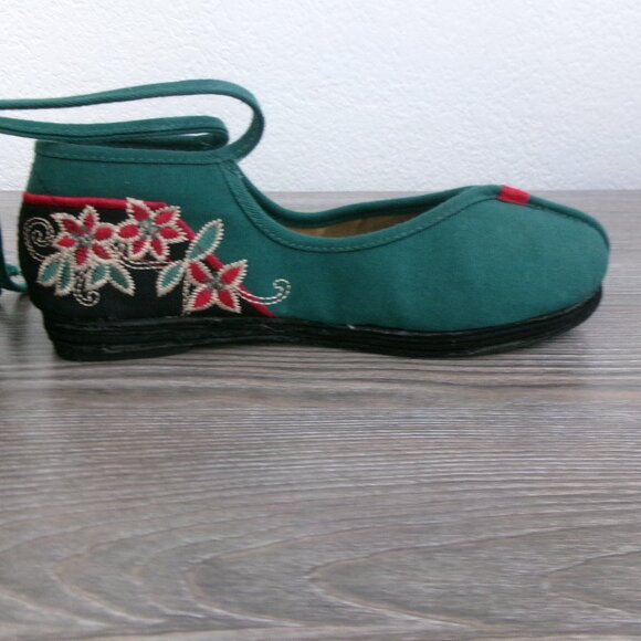 Lot 2 Pair Asian Embroidered Shoes Green Red Mary Jane and Ankle Tie 5.5 / 6 - Picture 3 of 16